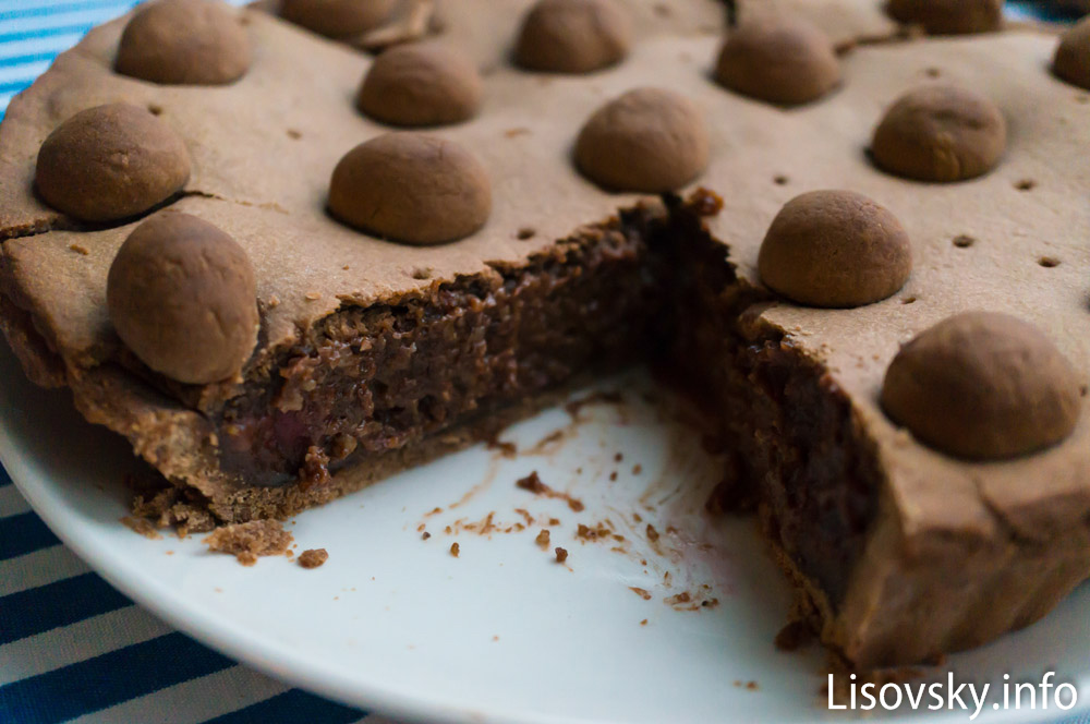 Баскский пирог с вишней и шоколадом (рецепт)